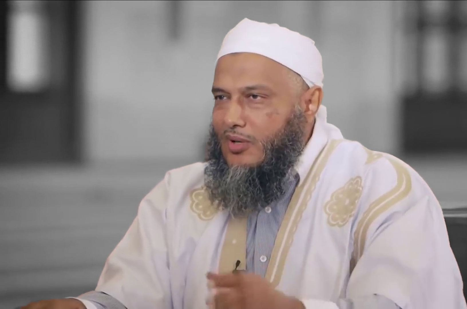 نداء الشيخ محمد الحسن الددو إلى شباب الأمة الإسلامية عربًا وعجمًا ...