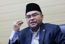 وزير الشؤون الدينية الماليزي السابق، الدكتور مجاهد يوسف راوا،