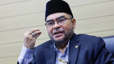 وزير الشؤون الدينية الماليزي السابق، الدكتور مجاهد يوسف راوا،