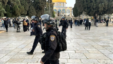 جنود "جيش" الاحتلال الصهيوني داخل باحات المسجد الأقصى المبارك